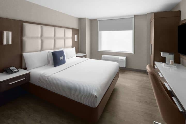 Room 6 of 40